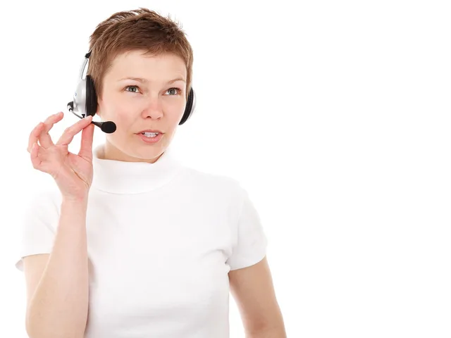agent, business, call, center, communication, customer, female, girl, headset, help, microphone, operator, people, phone, receptionist, secretary, service, support, telephone, woman, agent, agent, call, headset, headset, headset, headset, microphone, operator, operator, receptionist, receptionist, receptionist, receptionist, receptionist, secretary, secretary, support, support, support. Oddzielenie czasu odpowiedzi od czasu rozwiązania